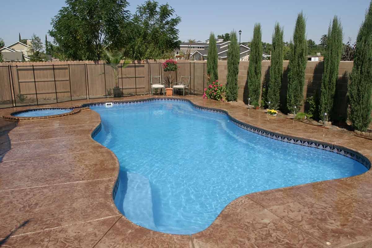 Cambridge-fiberglass-pool-shasta-spillover-spa.jpeg