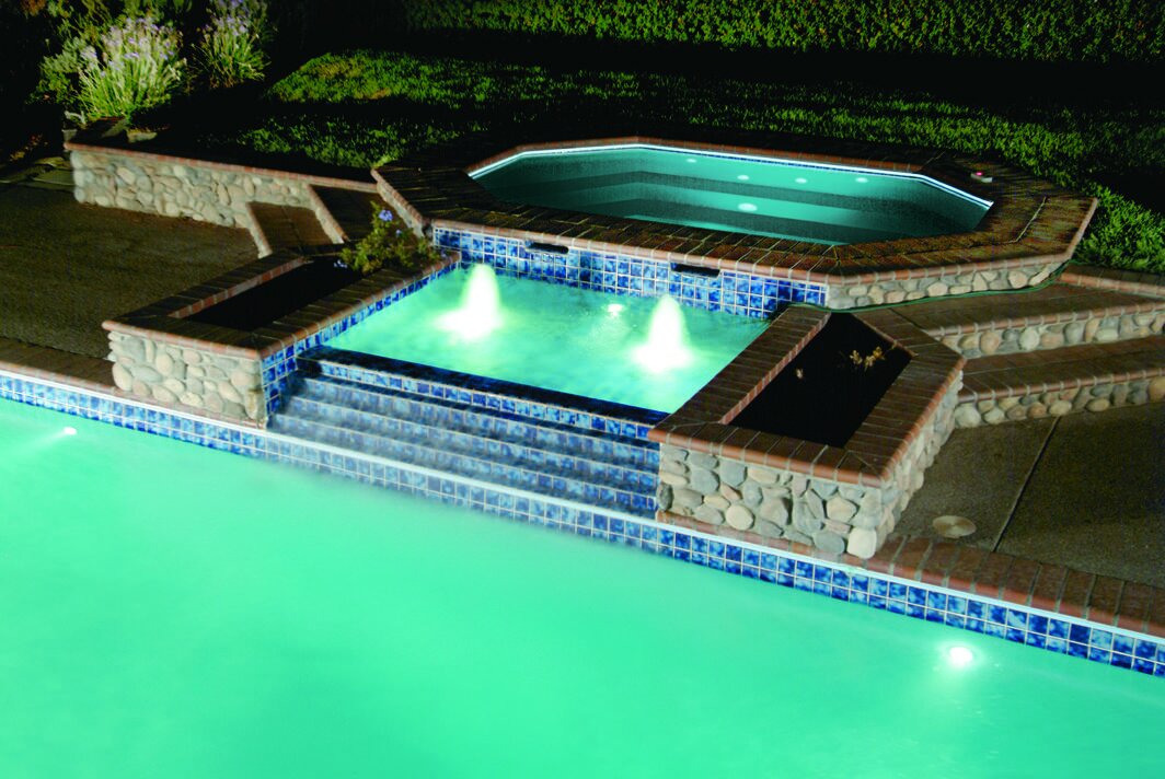 Viking-Pool-Fibeglass-With-Spill-Over-Lighting-And-Bubblers.jpg