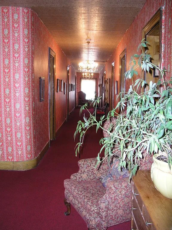 stjamesupperlefthallway_2011.jpg