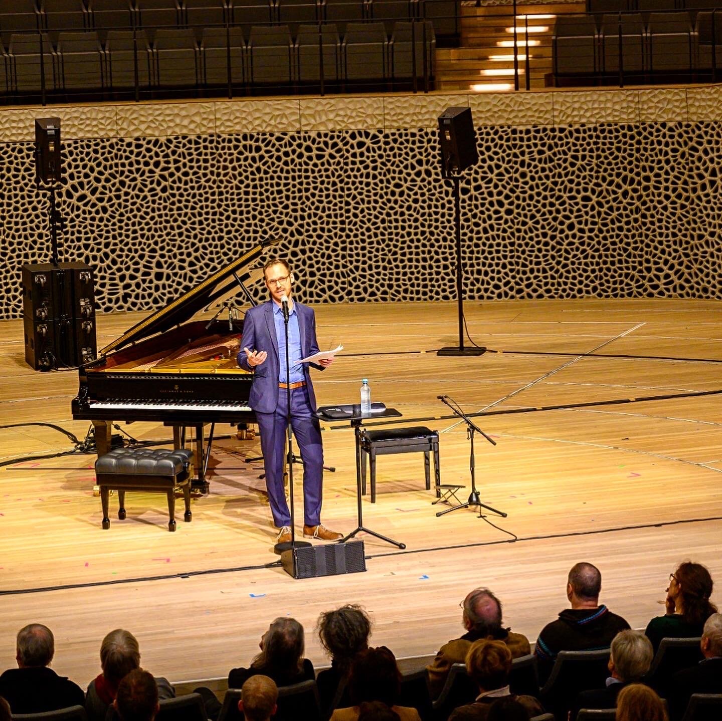 In February of 2020, Vollbrecht presented parts of his research at the Hamburg Elbphilharmonie. In the context of the prestigious Reflektor-Artist Residency curated by Manfred Eicher, Vollbrecht also gave a pre-talk to concerts by ECM artists Egbert…