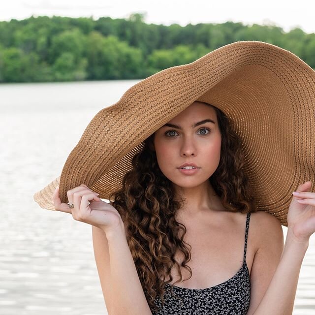 Perfect Michigan summer time for portraits with big sun hats 
@kristen_lucero 
#michigansummer #lakelife #summerhat #portraitphotography #clarkstonmichigan #clarkstonphotographer