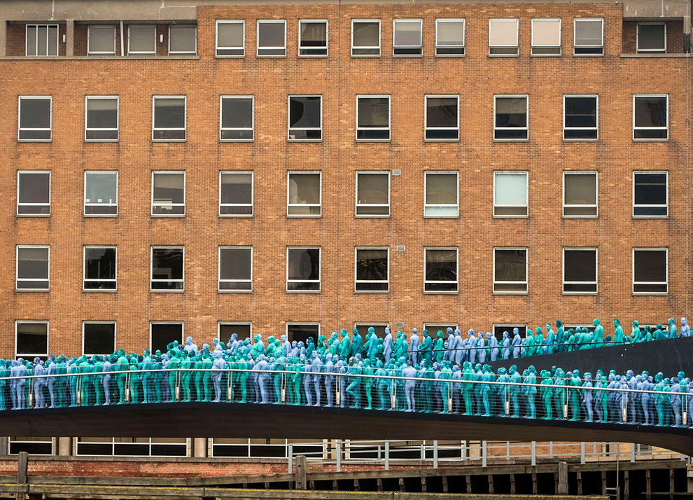 spencer-tunick-blue9.jpg