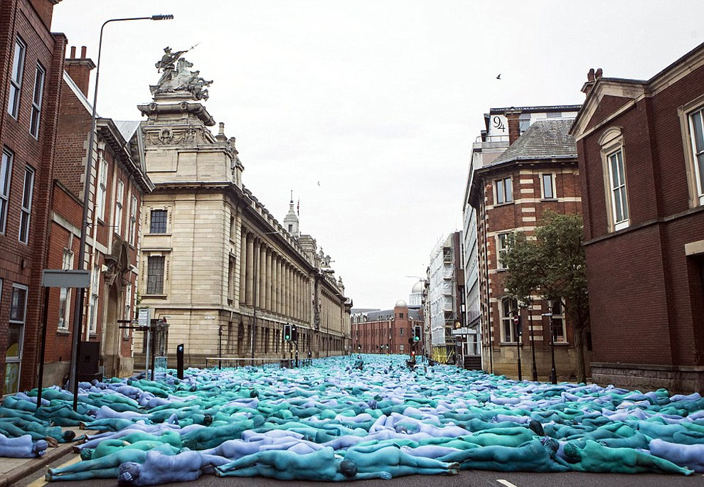 spencer-tunick-blue4.jpg