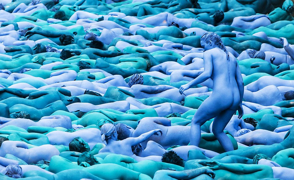 spencer-tunick-blue5.jpg