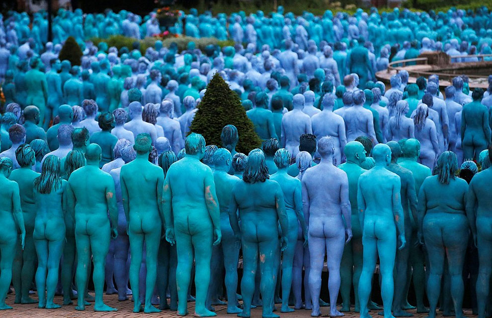 spencer-tunick-blue3.jpg