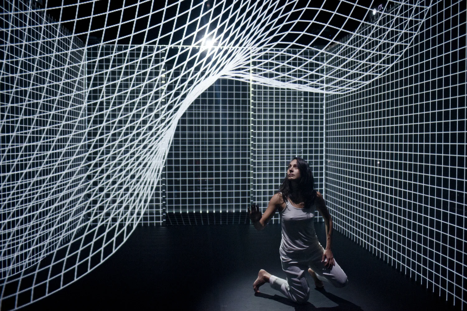 Hakanaï projection mapping dance performance by Adrien M and Claire B ...
