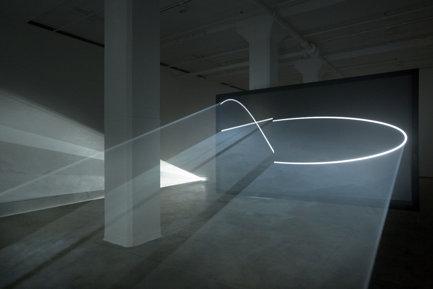  Anthony McCall. “Face to Face” (2013).  Installation view at Sean Kelly Gallery, New York, 2013.  Photograph by Jason Wyche. 