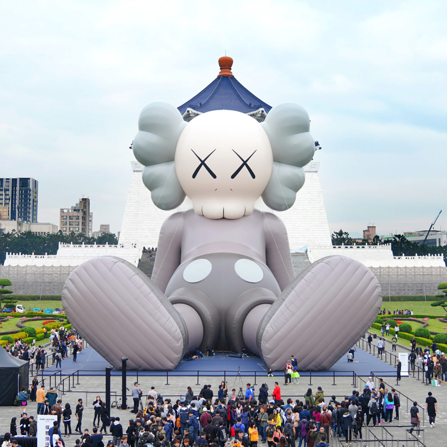 kaws-hong-kong-3.jpg