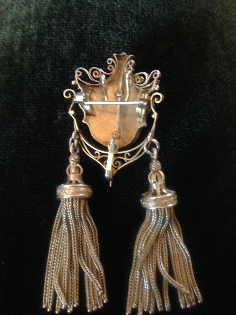 Tassel brooch verso