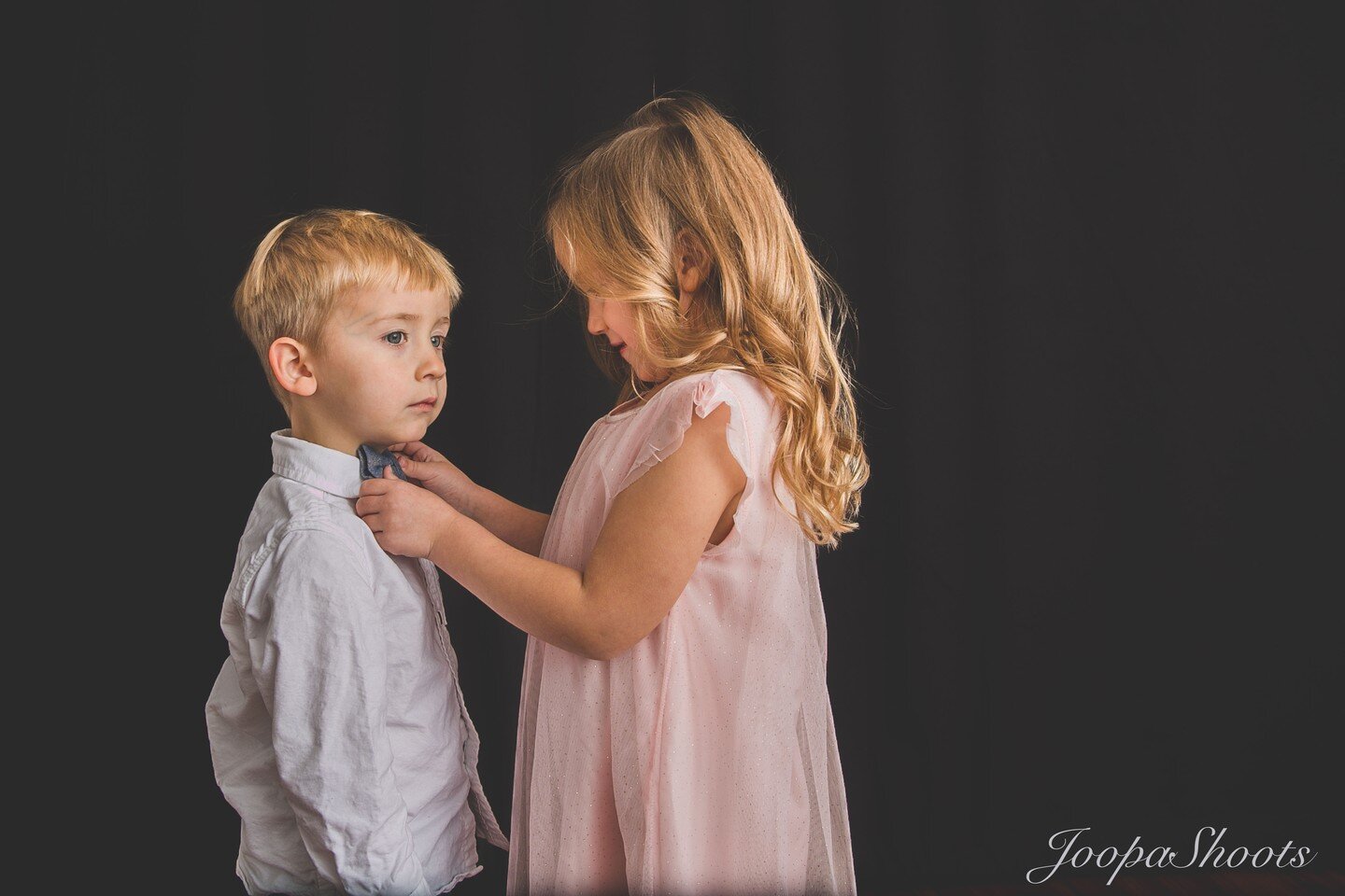 The moments in between are some of my favorite moments...🥰

#Joopashootsphotography #CTfamilyphotographer #momsofintstagram #instagramfam #fairfieldcounty #kidsportraits #kidsphotoshoots #familyphotoshoot #pregnant #fairfieldct #siblings #connection