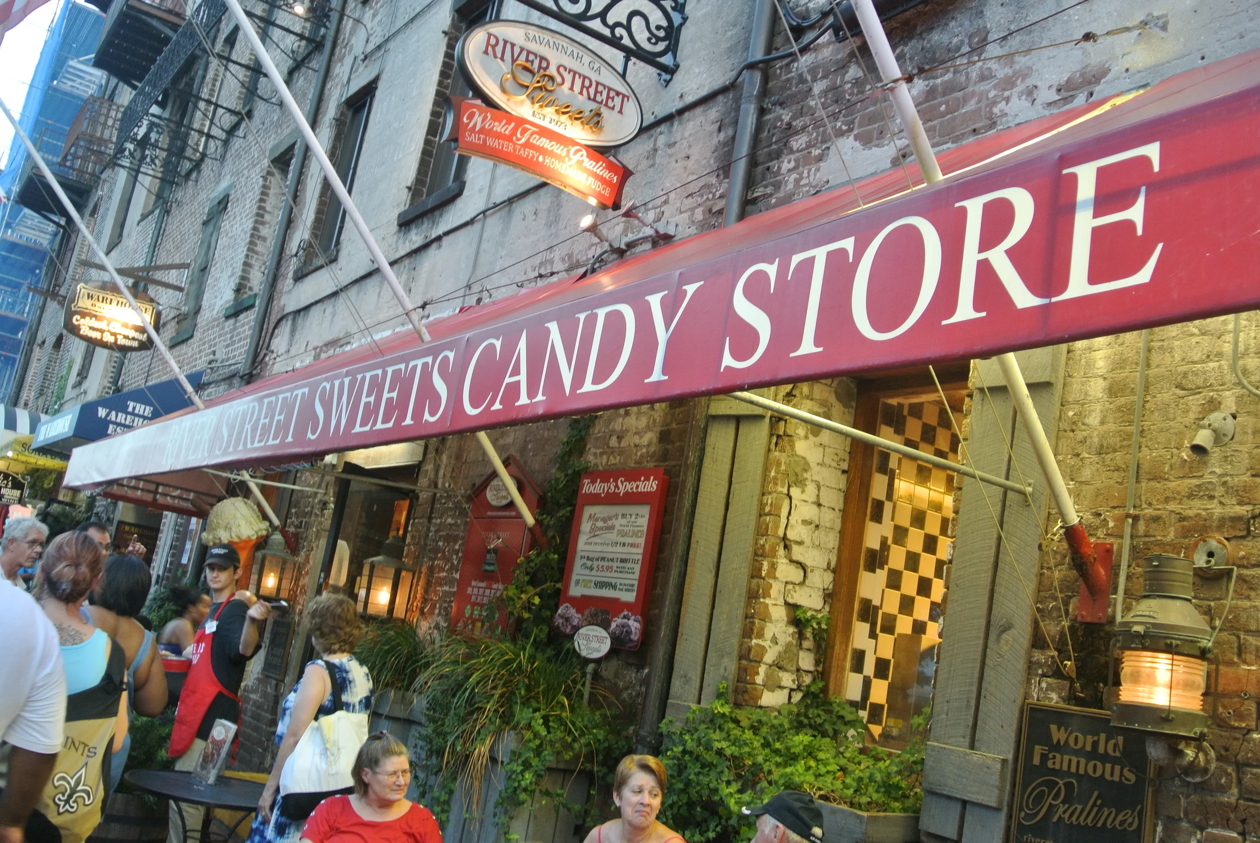 Make no mistake, I am #TeamCandyKitchen all the way. But River Street Sweets is pretty good too. And their placement (on the opposite end of the street) is fairly smart for both companies, for obvious reasons. 
