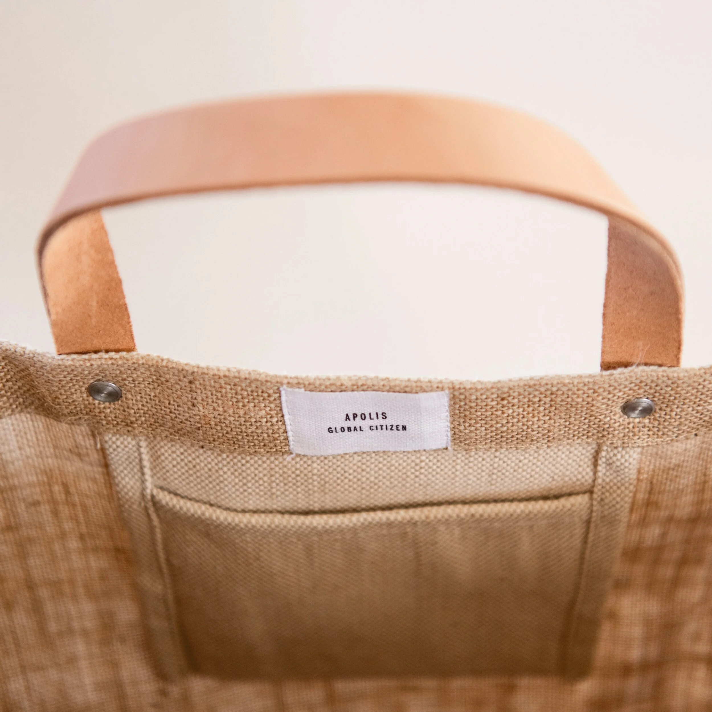 04FF3D05-0081-4963-9E76-9352F9378243