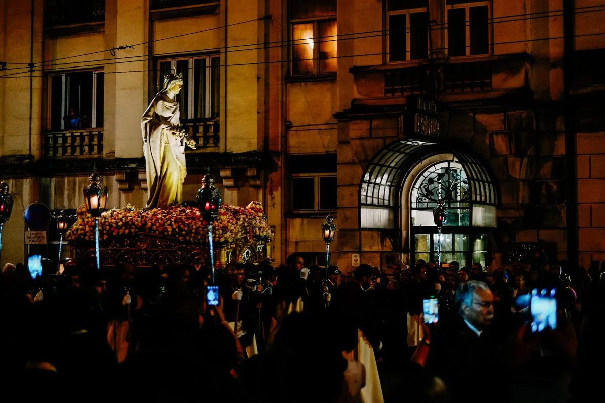 Fuji X-Pro1 , XF 35mm f/1.6 , 1/125 , f/1.4 , ISO 800