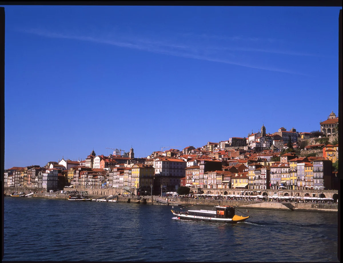 Bronica ETRSi, Zenzanon 75mm F2.8, Fuji Velvia 50 (expired 2007)