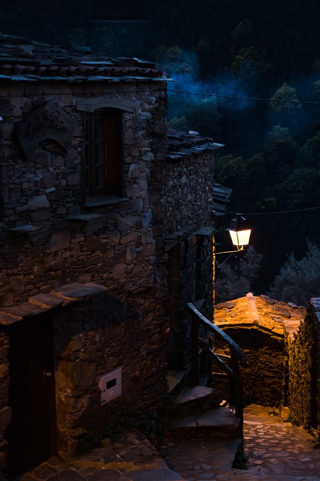 Fuji X-E3 , XF 35mm f/1.4 , 1/80 , f/1.8 , ISO 1600