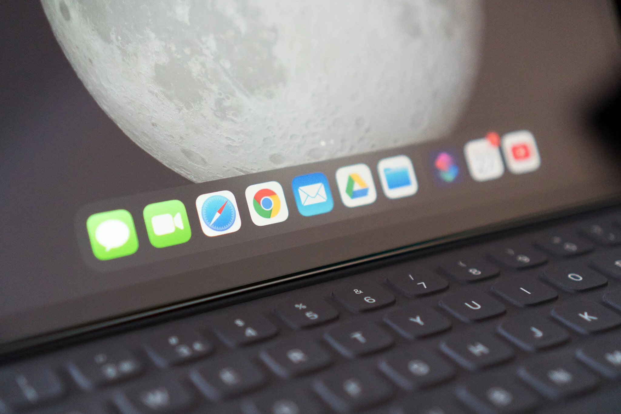 MacBook or iPadPro 9.jpg