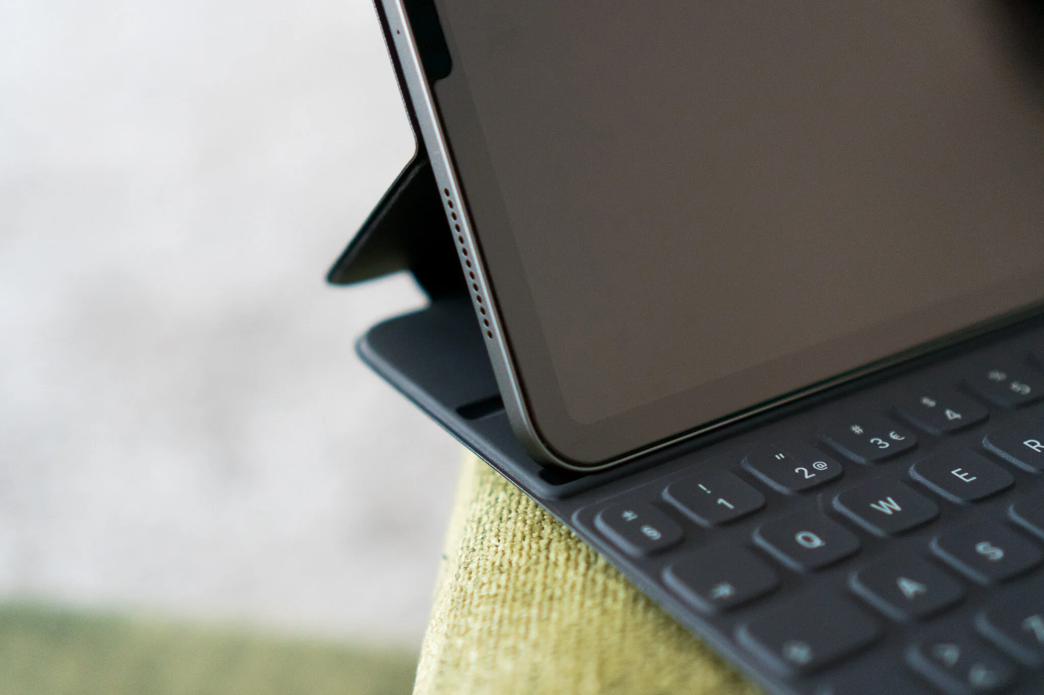 MacBook or iPadPro 8.jpg