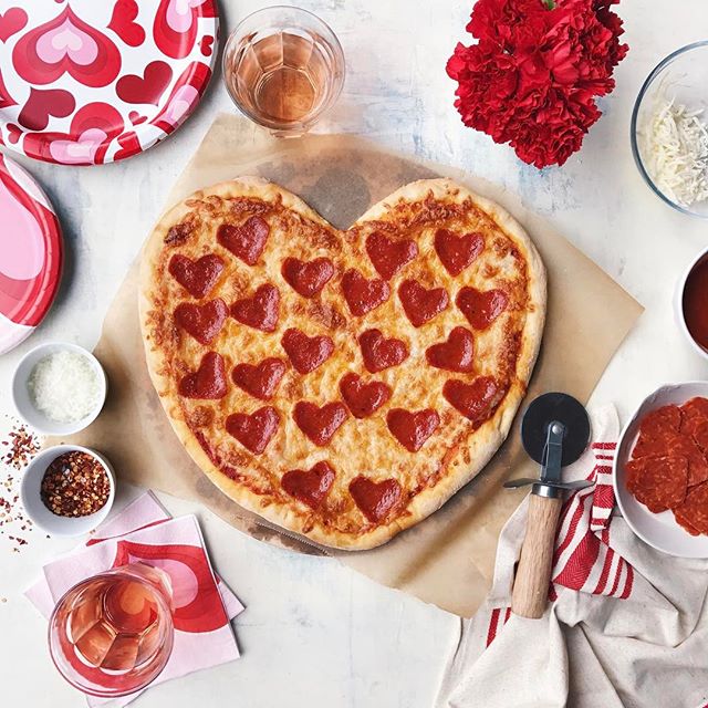 This pizza by Jonathan Melendez is ABSOLUTELY stunning and I can't stop staring at it!! 