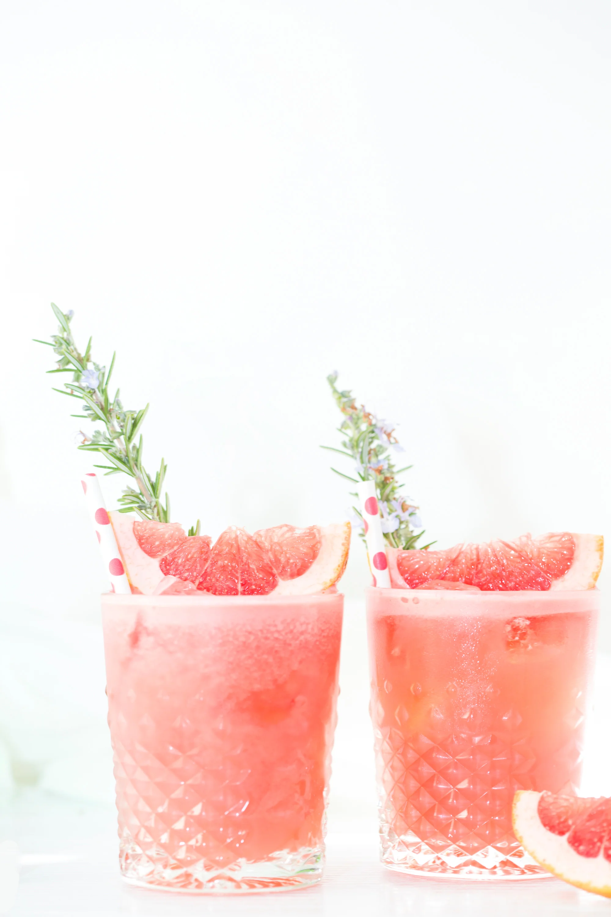 grapefruitginandrosemarycocktail.jpg