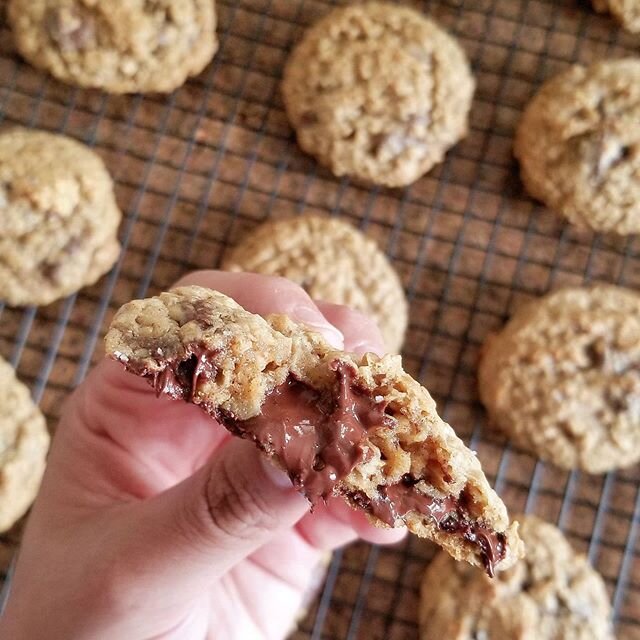 M A D E &bull; W I T H &bull; L O V E | ❤🍪
.
When your friend requests an oatmeal cookie, you say yes! These are comin' your way @laurenmelikianstrope 😘
.
.
.
.
.
.
.
.
.
.
.
.
#kimsfabfinds #kimsfabeats #kimsfabkitchen #homemade #madewithlove #hom