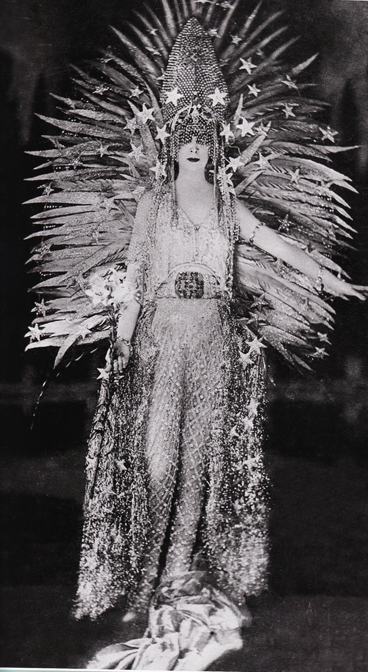 Marchesa Luisa Casati in a costume by Erté