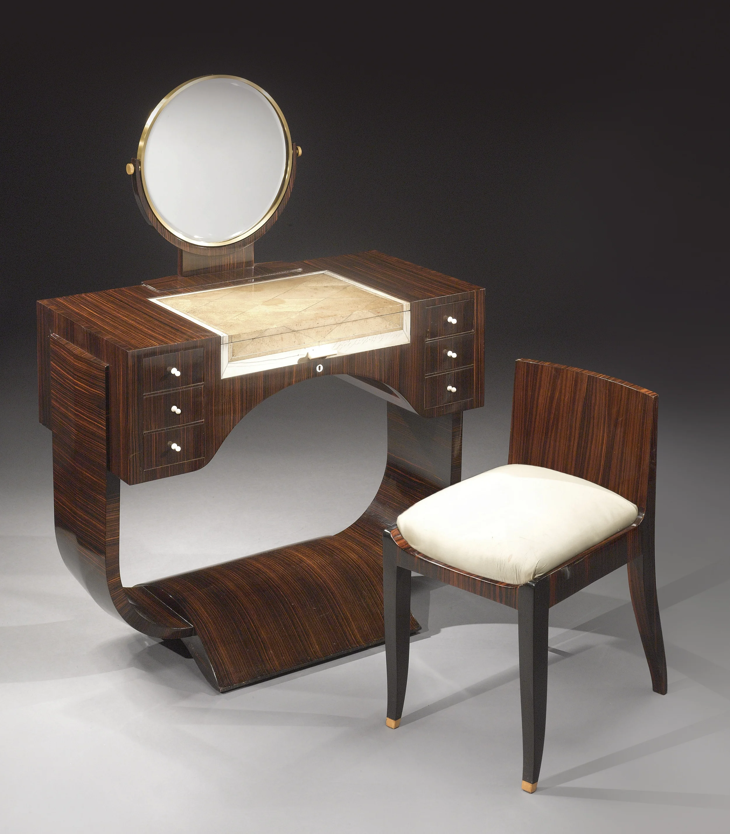 Luxurious Armchairs: Comfort and Style in 10 Exquisite Designs