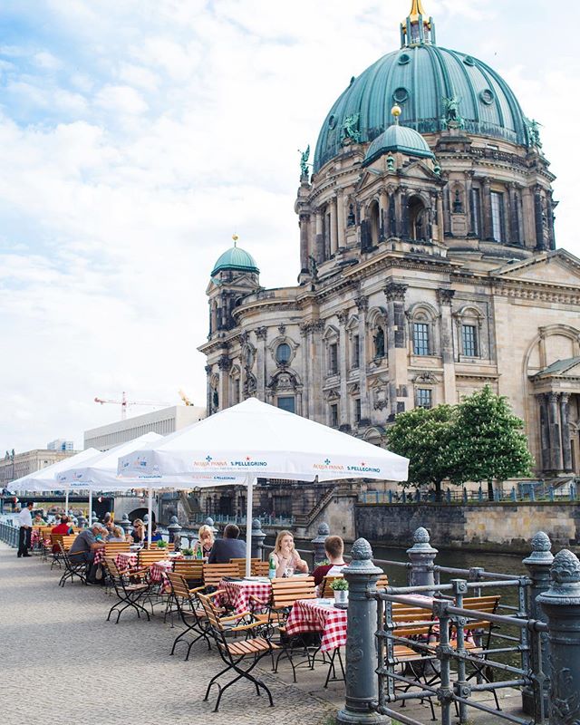 Biking &amp; cafe hopping. Not even sure what day of the week it is. A sign of a honeymoons well spent 👌🏻#visit_berlin #alifeofsims #taylorcolephototravels