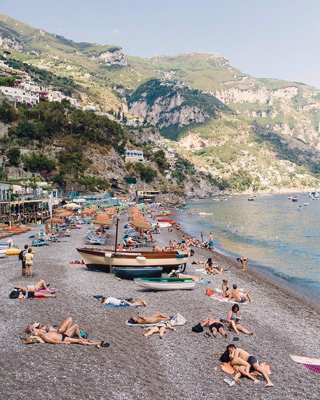 Positano, Picture perfect. PS. That couple in the bottom right, make this photo 👌🏻Wishing I could find them so I could give it to them. The kind of image they will love in 50 years ❤️ // #alifeofsims #taylorcolephototravels