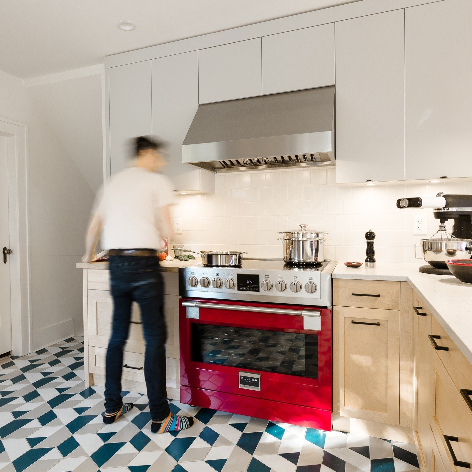 Corey said how about...
Venetian Red?

The word red excites designers like Corey Klassen when they hear it from a client.

With so many hues of red out there to choose from

How do you find THE ONE 
for a dream kitchen?

#2 How do you choose the rest