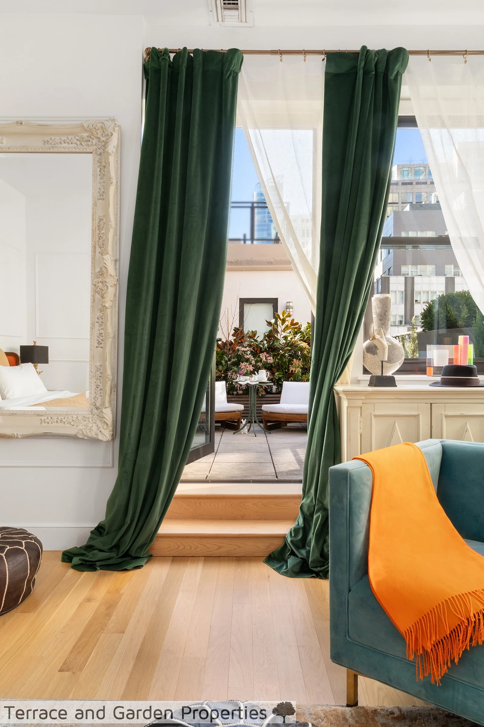 11- A3300135_MEDIUM_RES.jpg