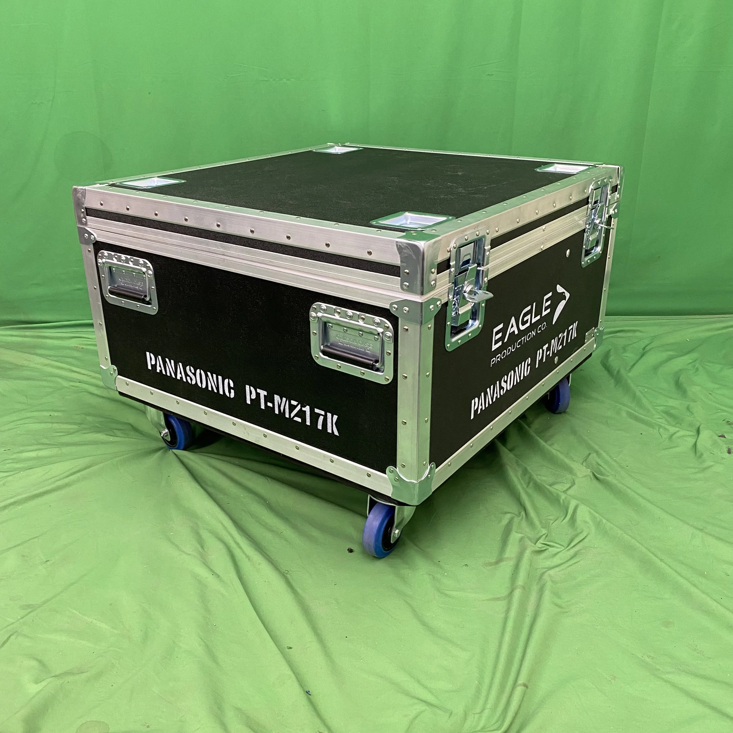 Panasonic PT-MZ17K Projector (NO CAGE) (OC-11176)