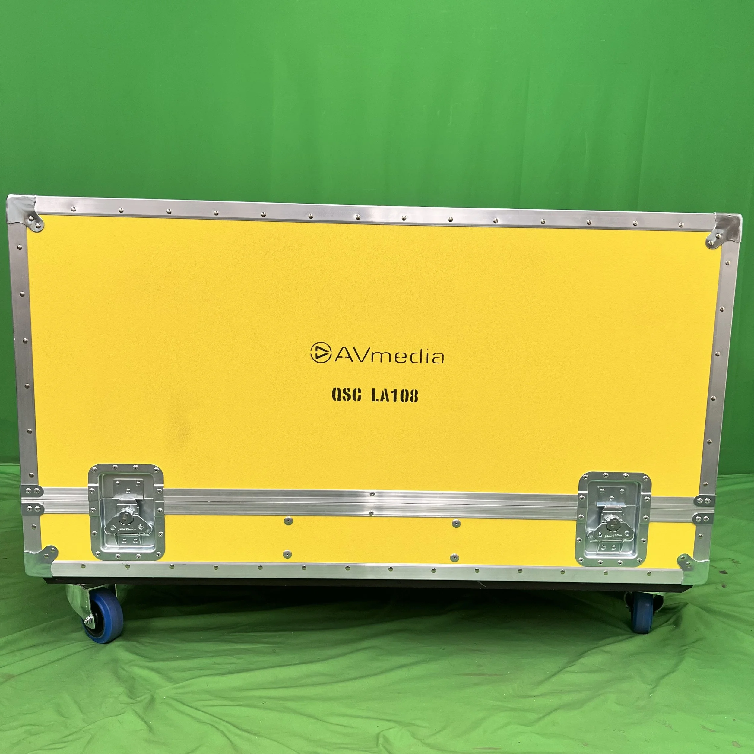 QSC LA108 w Array Frame (OC-11214)