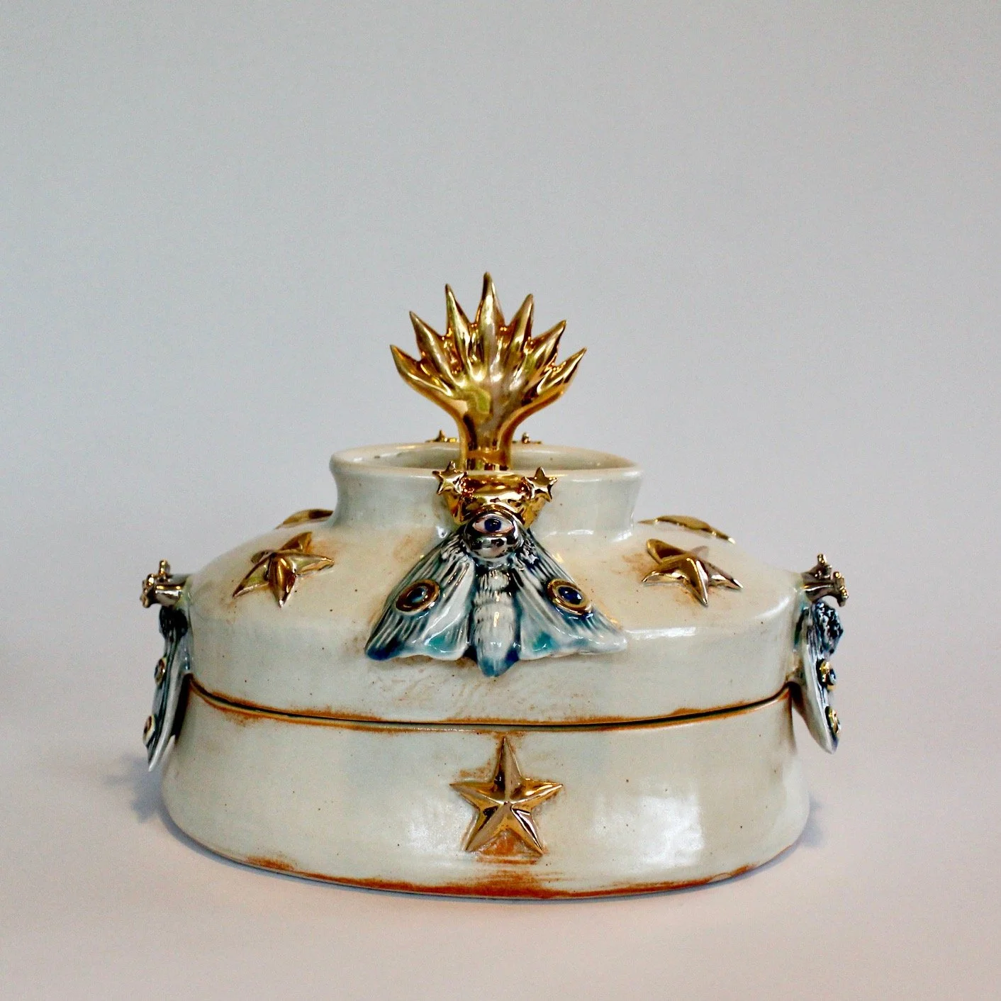  Clairy Laurence, ‘Moth box’, stoneware and 22kt luster,  22 x 29cm 