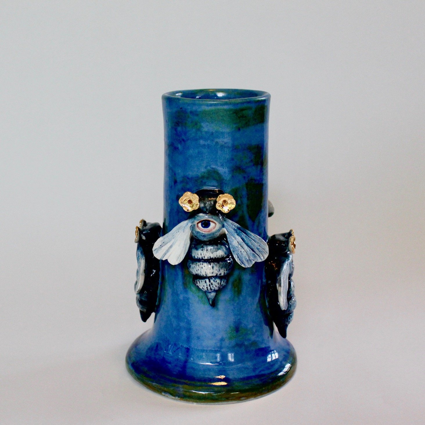 Clairy Laurence, Clairy Laurence ‘Bee bud vase, blue 1’ Stoneware, 22kt gold luster 19cm x 13cm
