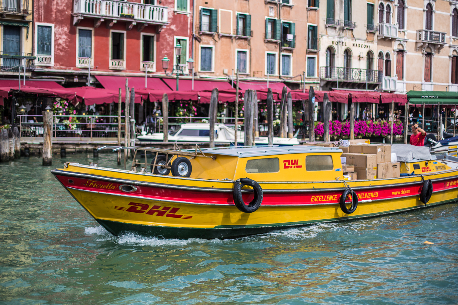 Alle vervoer over water in Venetië.jpg