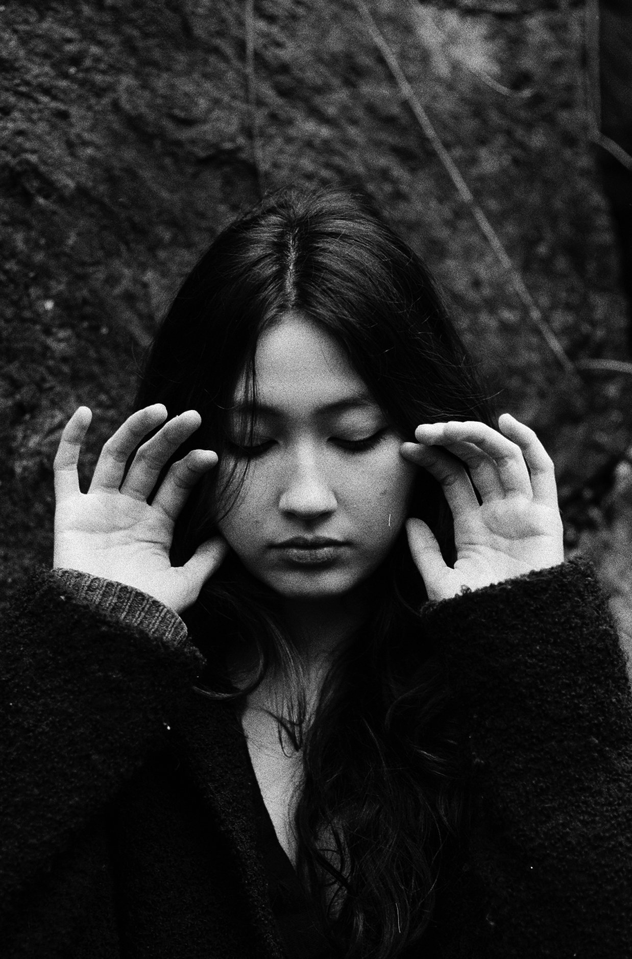 Odelia by the rocks