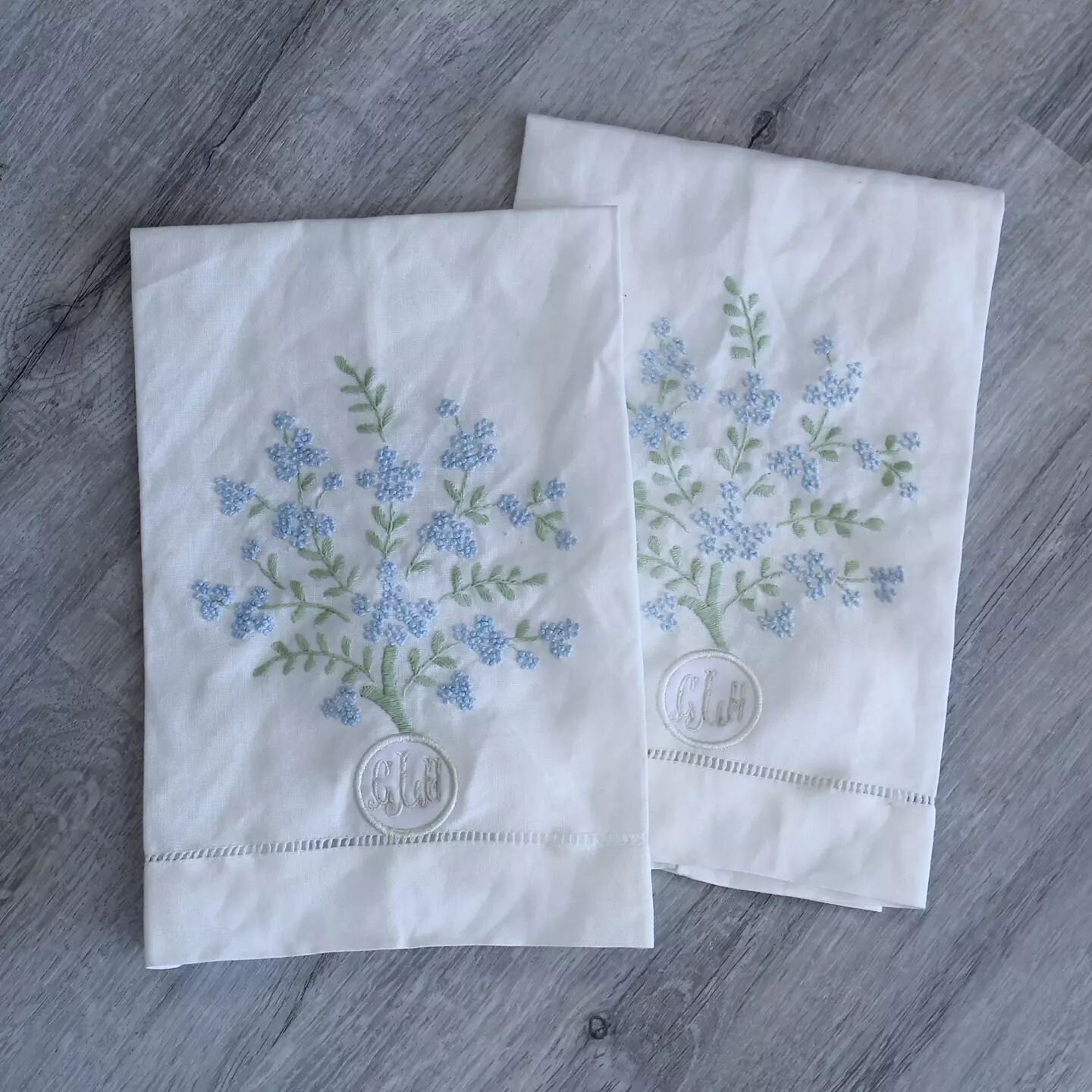 Personalized dinner napkins are an amazing addition to any special occasion! Whether it be a Christmas dinner with the family or a thoughtful gift to a newlywed, make the moment priceless!
.
.
.
.
.
#monogrameverythingregretnothing #atlanticembroider