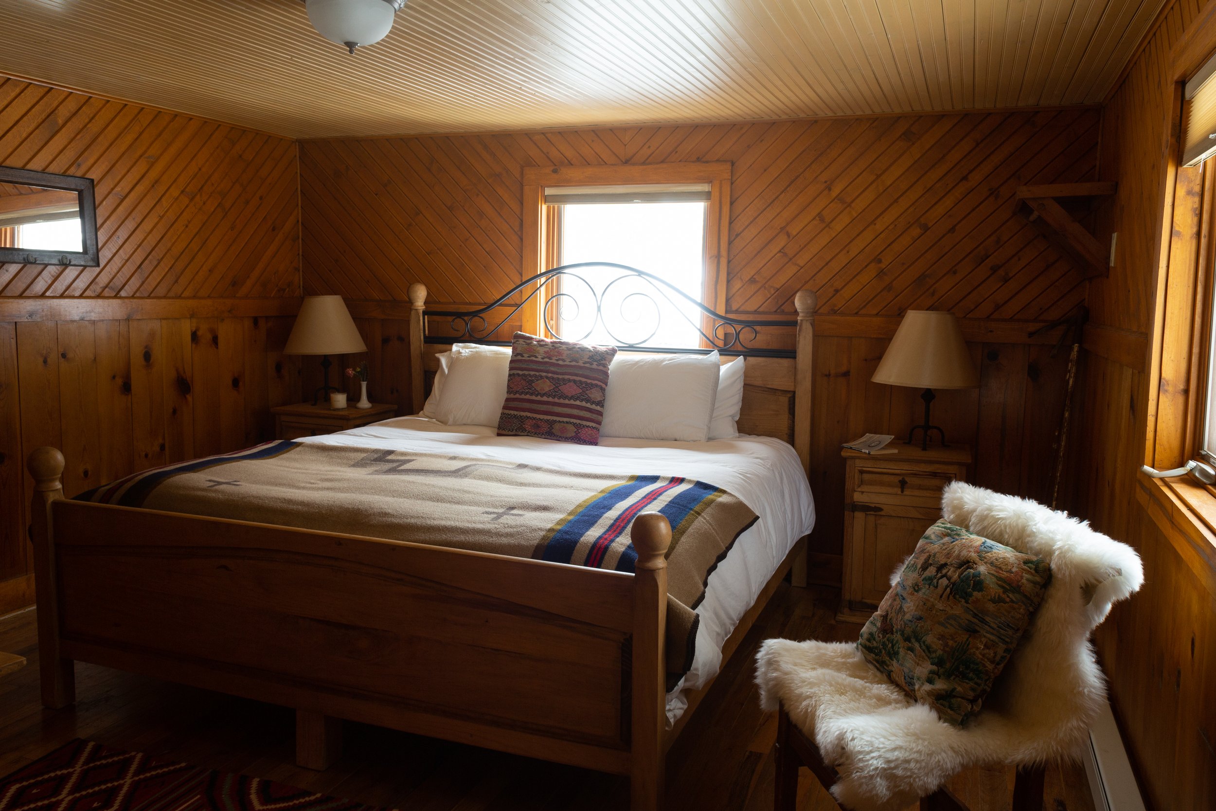 Lodge 1Q Bedroom.jpg