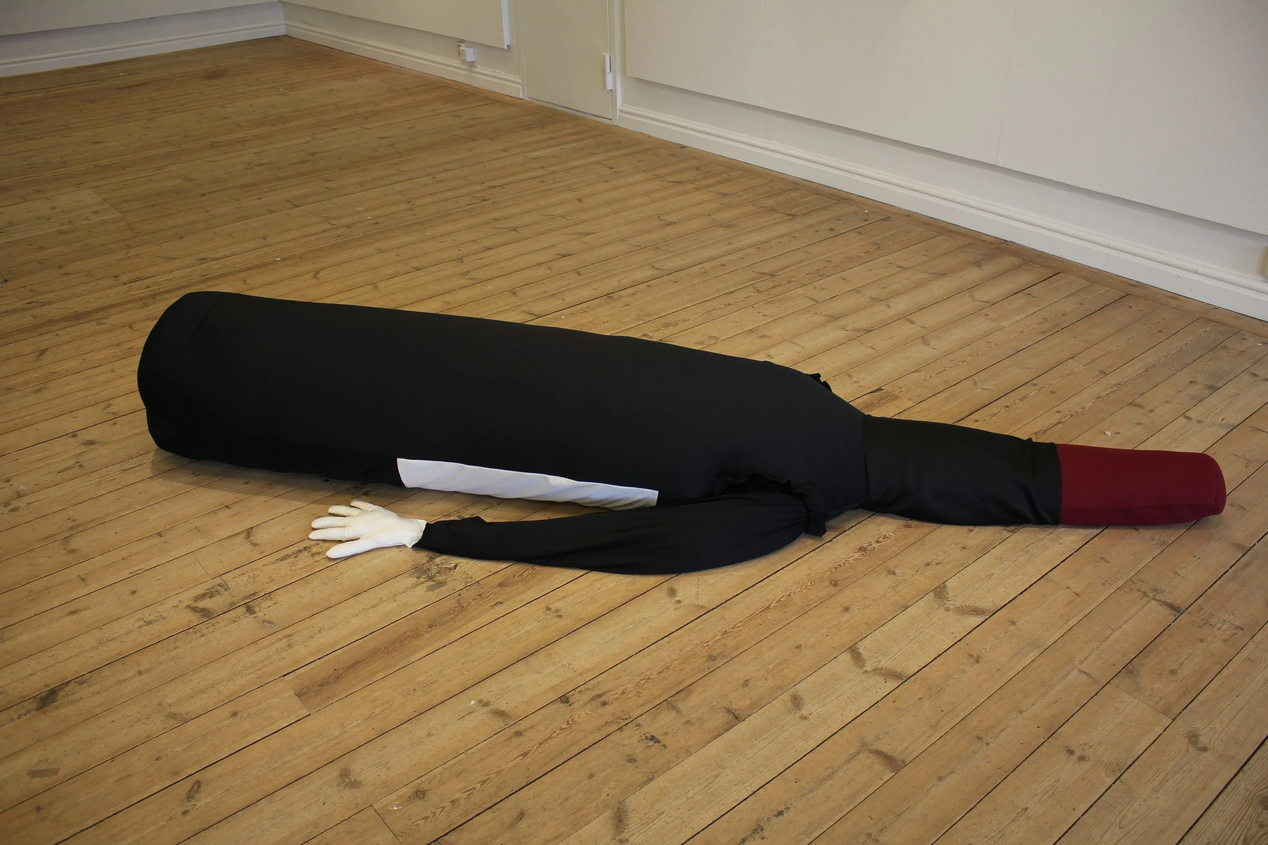   The Soul of My Servant     Fabric     ‍ 2,55 x 115 x 42 cm 