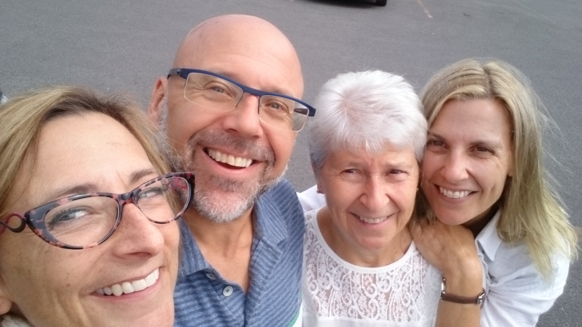 Robert, his two sisters and his mom who have supported Robert throughout his career.