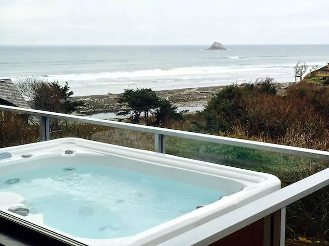 Marquis 3-person hot tub