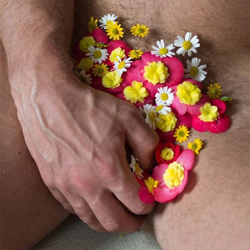 art_topbtm_andre_levy_zhion_alexandre_borba_polaroids_flowers_erotic_homoerotic_palmengarten_bluemchemsex_instagram_2.png