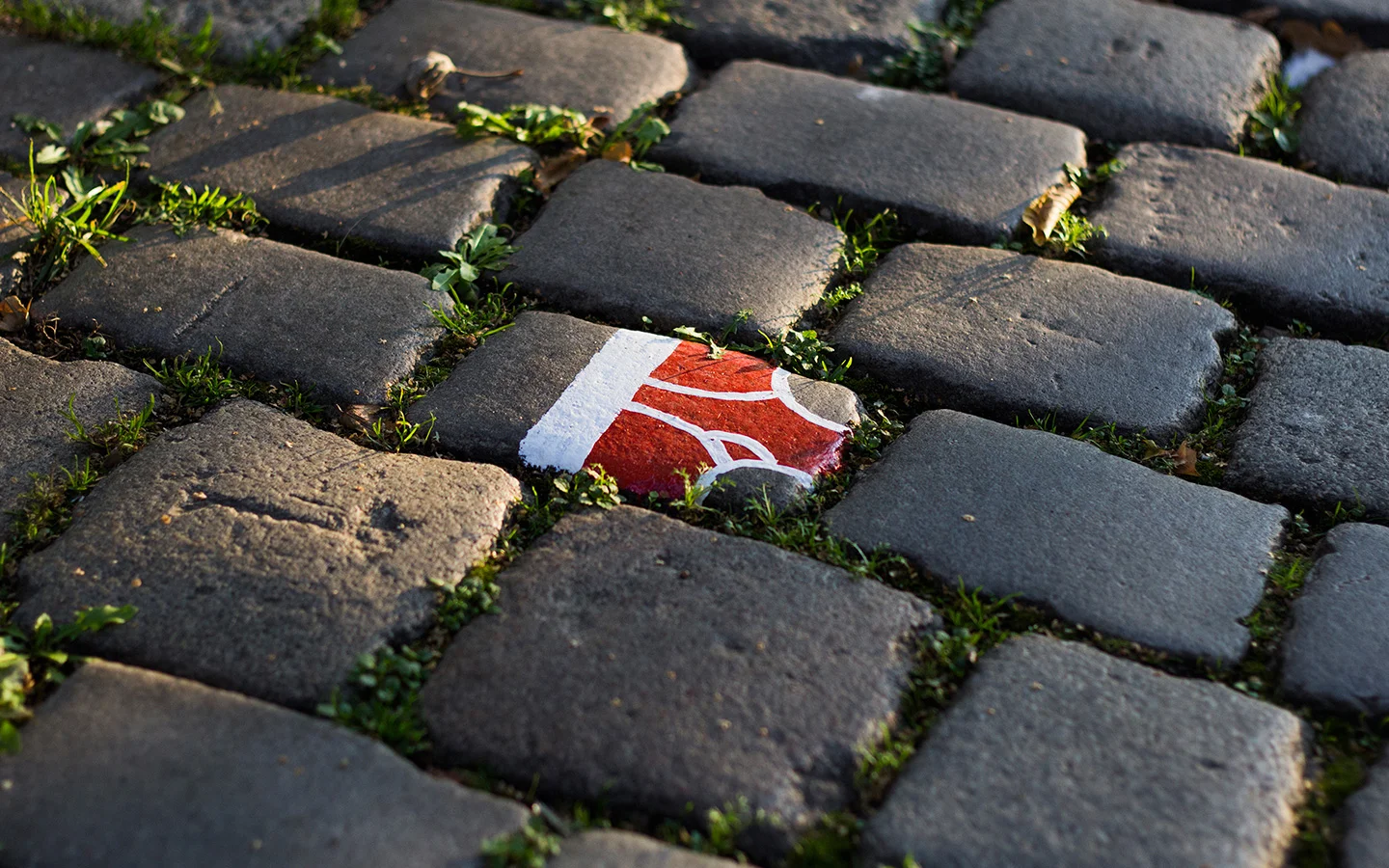 street_art_andre_levy_zhion_intervention_underpants_briefs_frankfurt_germany_main_sidewalk_red.jpg