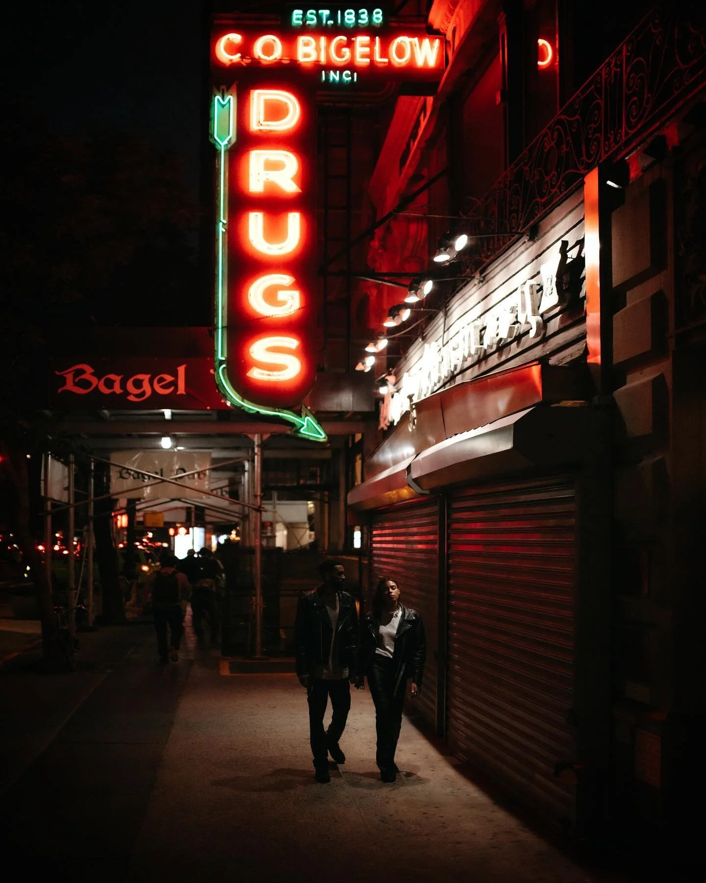 NYC🖤
s boss @tomaslazorik sme sa hecli na VELMI cool pouličn&uacute; kolabor&aacute;ciu 🔥 bolo mi ctou zažit majstra pri pr&aacute;ci a padn&uacute;t spolu do tot&aacute;lnej Z&Oacute;NY haha.. Toto je m&ocirc;j v&yacute;stup a ak sa ti nejak&yacut