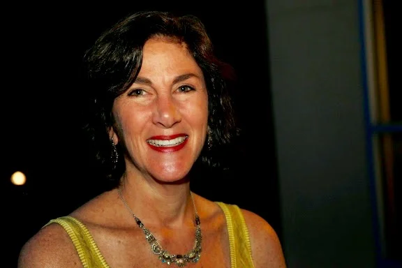 Bonnie's headshot.jpg