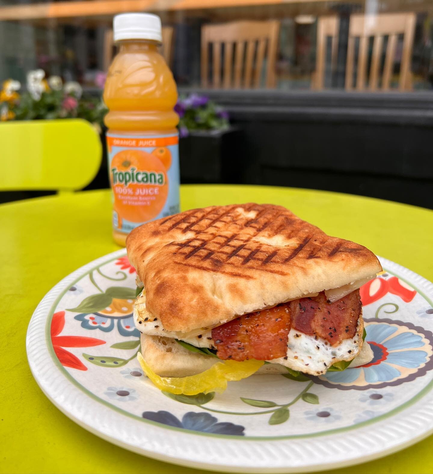 Good morning to this breakfast sandwich and this breakfast sandwich only 🤤🤤🤤

Portland opens at 9 so you can snag a breakfast sandwich made to order to fuel your day ☀️

Come see our newly painted pink walls and say hi to the best crew in Monument