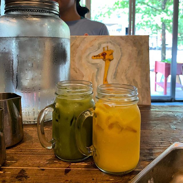 πΌπ°ππ²π·π° OR ππππΌπ΄ππΈπ² ... how about π±πΎππ·
#matchalatte#turmericlatte#nyc#harlem#drinks#giraffe#foodie#nyceats#whynotboth#coconutmilk#almondmilk#vegan#glutenfree