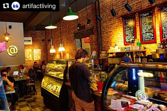 β€οΈ to @artifactliving γ»γ»γ»
Hamilton's Bakery is one of our favorite spots for coffee sipping and cinnamon roll eating β
-
Try the BACON cinnamon roll if you're feeling dangerous π₯
-
What's your regular order there?! Let us know belowπ