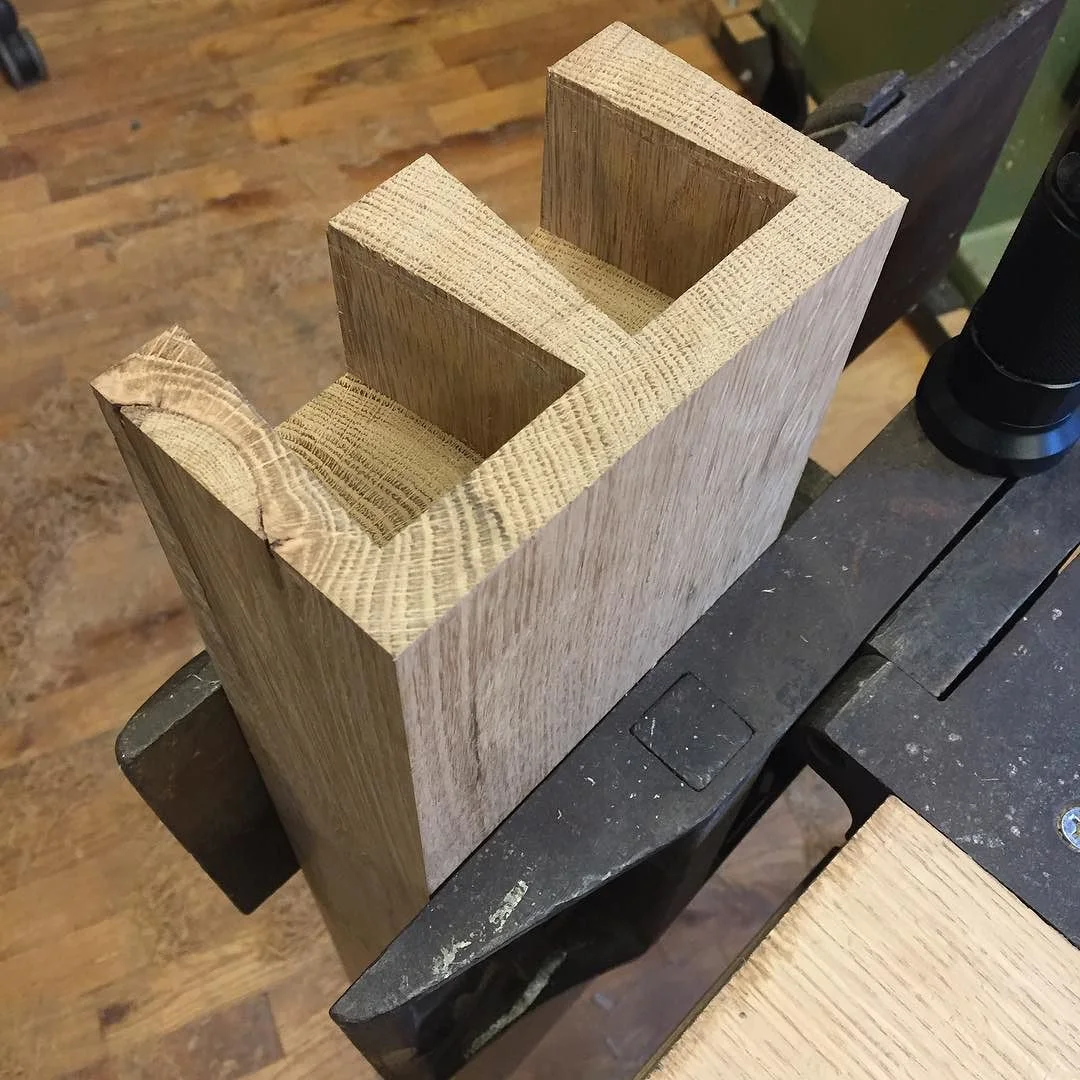 Pins cut for the tail vise end of my white oak Roubo. Some progress!
#condortails #madeinusa #madeinmichigan #Benchcrafted #woodshop #workshop #woodwork #handmade #cherry #beech #workbench #roubo #tenon #dovetail #legvise #wagonwheel #woodworking #mcmfurniture #lienielsen #whiteoak #emmert #vise #patternmaker http://ift.tt/1PYl4lQ