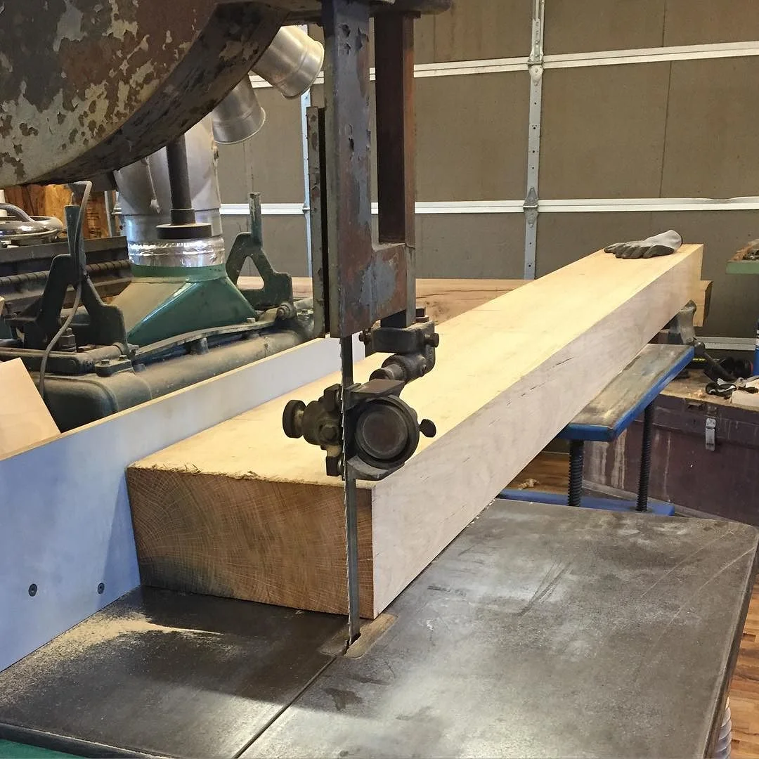 Cutting the massive 6"x12" white oak beams to final width. Lots of infeed and outfeed support on this one guys!
#workbench #roubo #workshop #woodwork #woodworking #wood #whiteoak #jointer #handmade #handtools #madeinusa #madeinmichigan #shop http://ift.tt/1XWCEvz